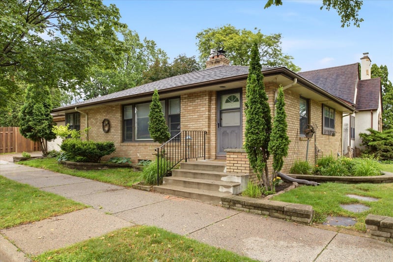 1305 E 52nd St, Minneapolis, MN 55417