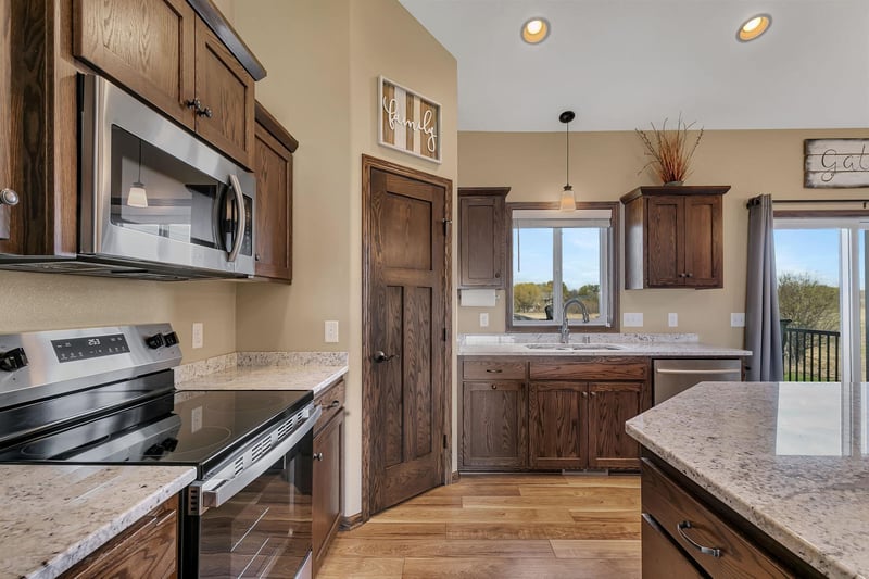 1704 Knottingham Dr, Sartell, MN 56377
