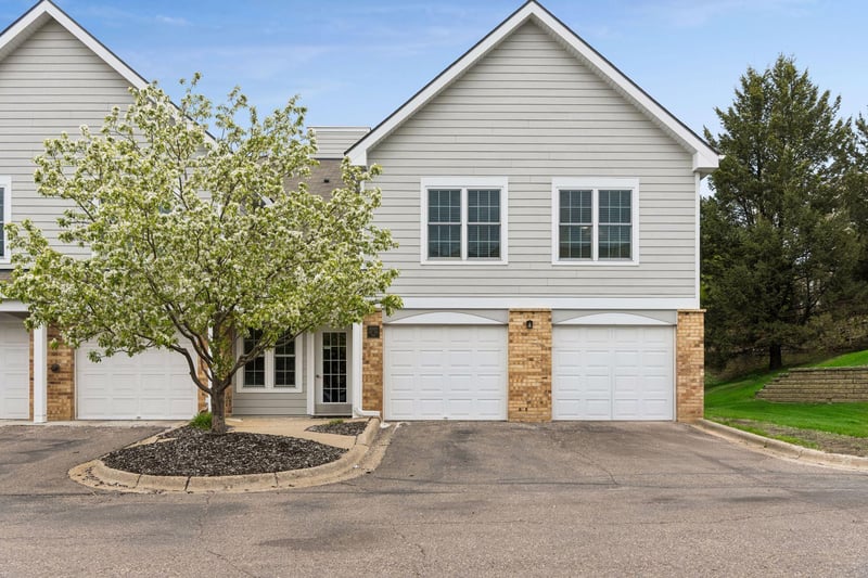 6000 Chasewood Pw #204, Hopkins, MN 55343