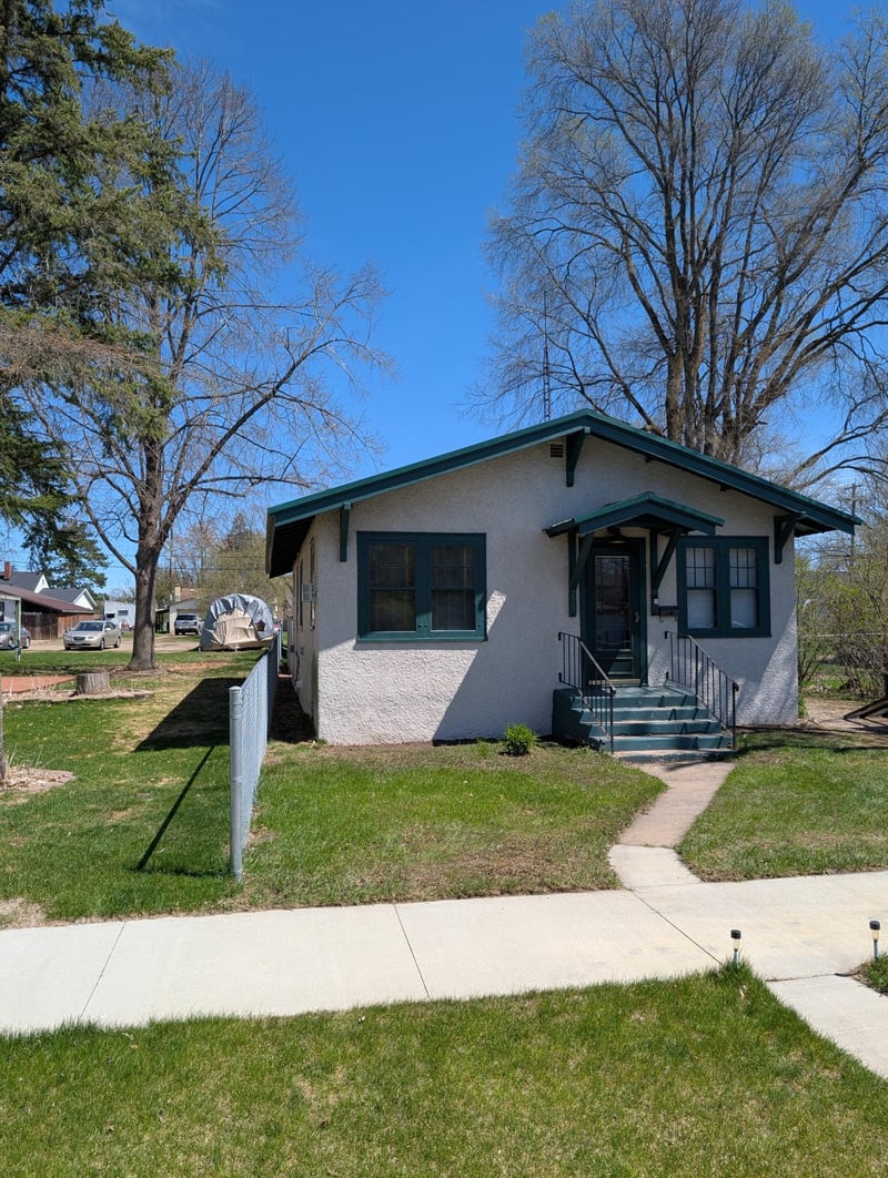 715 3rd St SE, Little Falls, MN 56345