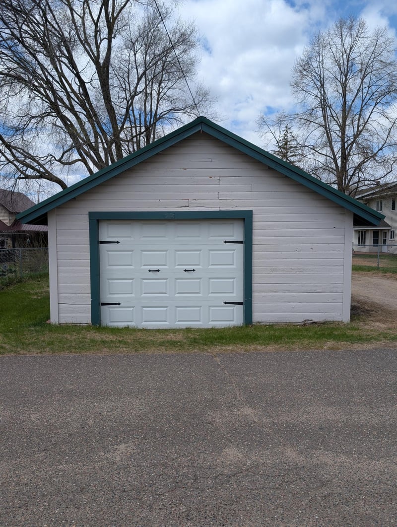 715 3rd St SE, Little Falls, MN 56345