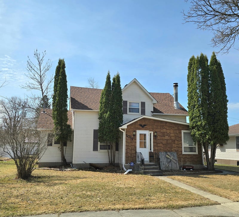 1011 10th St, International Falls, MN 56649