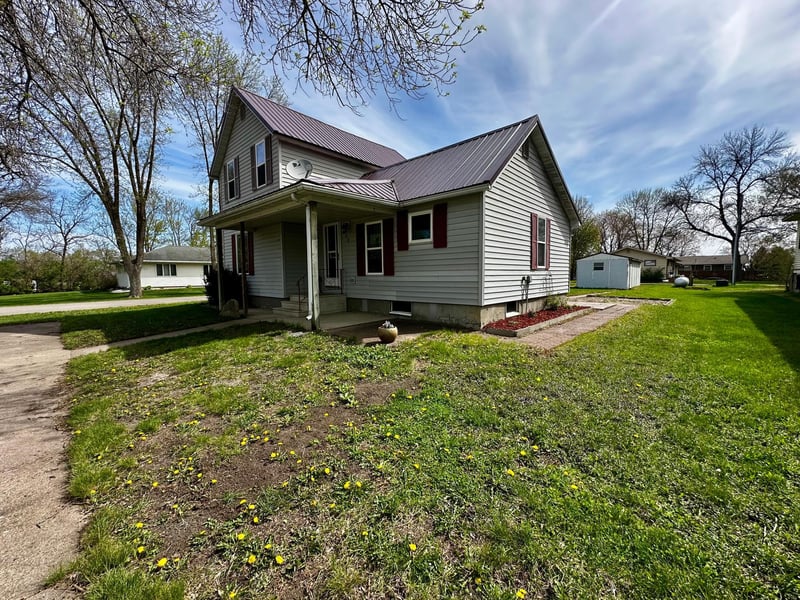 390 N Broadway St, Vesta, MN 56292