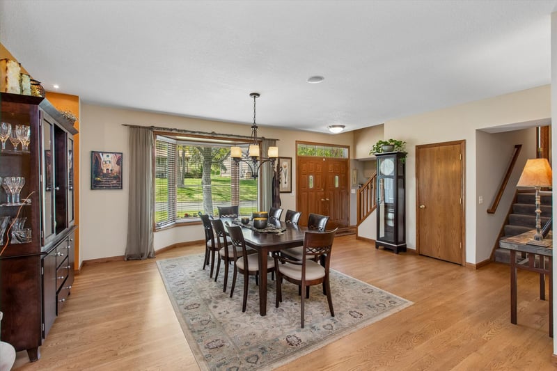 412 E 135th St, Burnsville, MN 55337