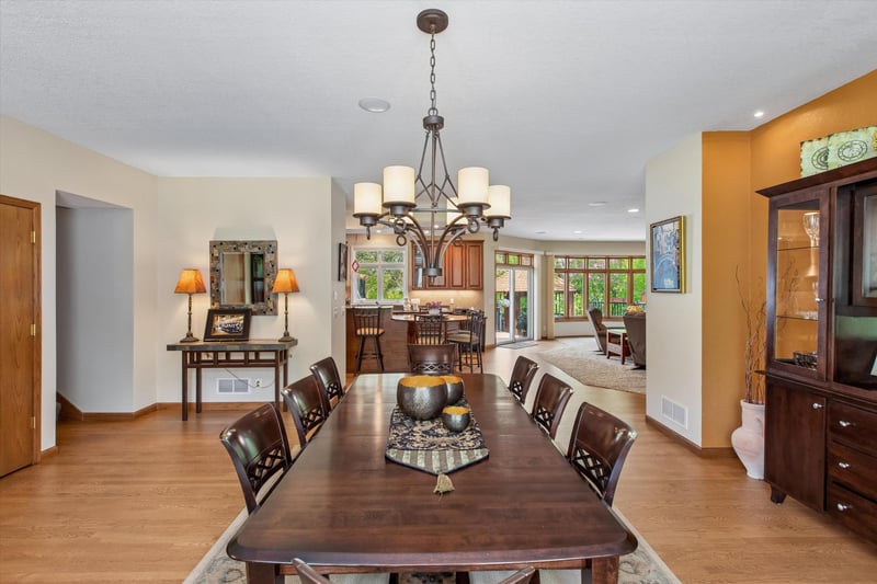 412 E 135th St, Burnsville, MN 55337