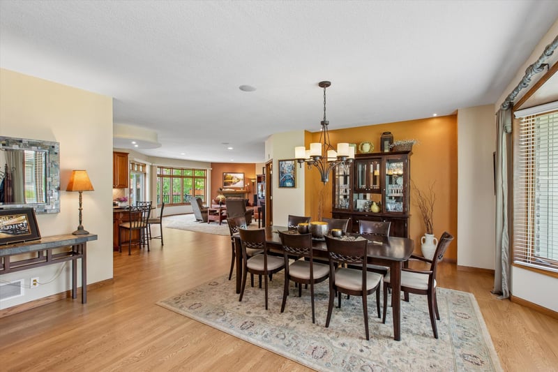 412 E 135th St, Burnsville, MN 55337