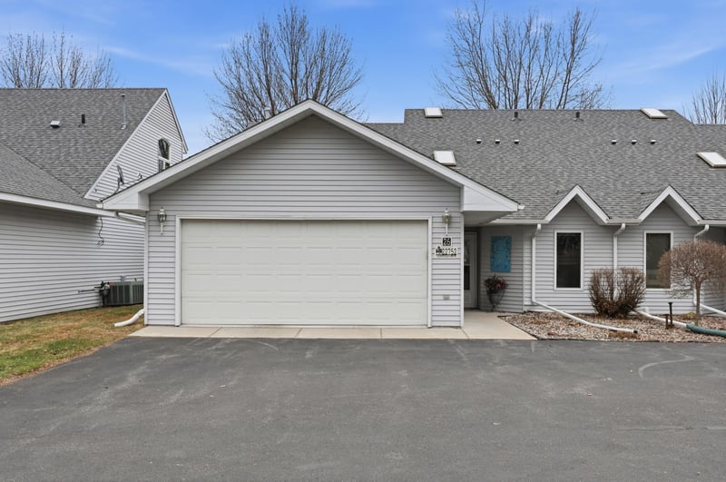 22752 Dunvilla Dr, Pelican Rapids, MN 56572