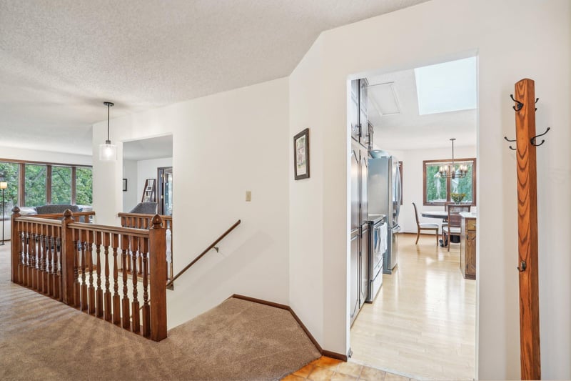 2067 Kings Rd, Eagan, MN 55122