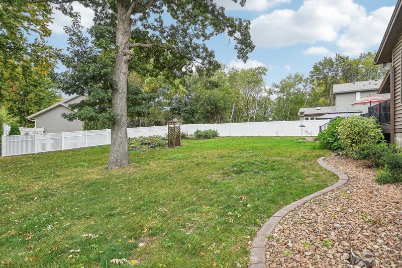 2067 Kings Rd, Eagan, MN 55122