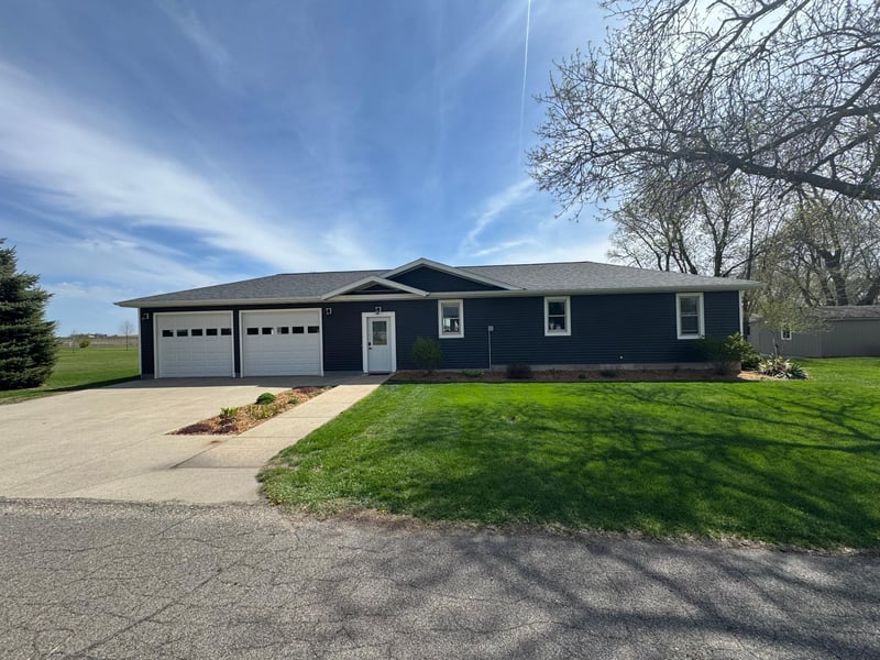 344 Oak St N, Vesta, MN 56292