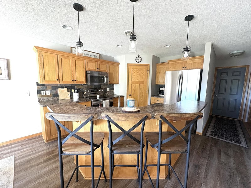 19595 Prairieview Dr, Rogers, MN 55374