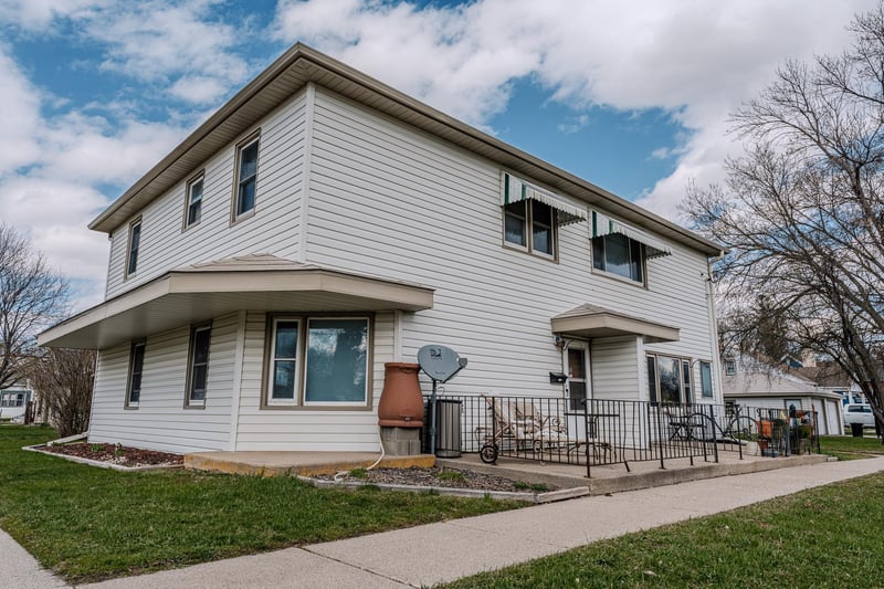 1002 5th Ave S, Moorhead, MN 56560