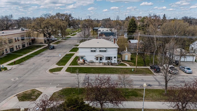 1002 5th Ave S, Moorhead, MN 56560