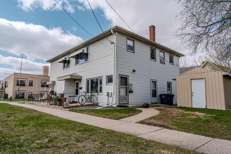 1002 5th Ave S, Moorhead, MN 56560