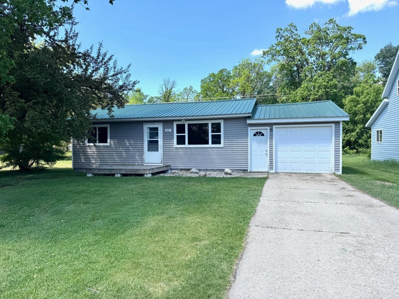 341 4th St N, Greenbush, MN 56726