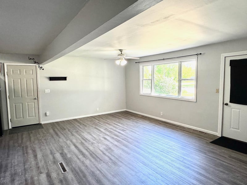 341 4th St N, Greenbush, MN 56726