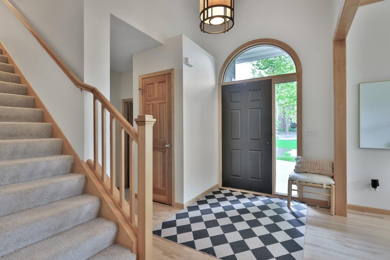 507 Owasso Hills Dr, Roseville, MN 55113