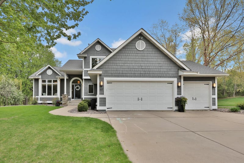 507 Owasso Hills Dr, Roseville, MN 55113
