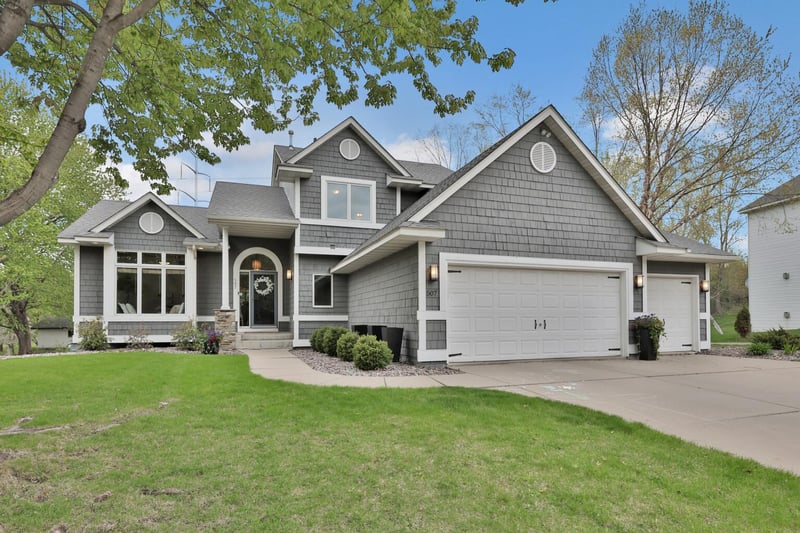 507 Owasso Hills Dr, Roseville, MN 55113