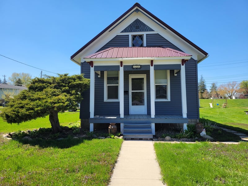 414 Red Wing Ave, Kenyon, MN 55946