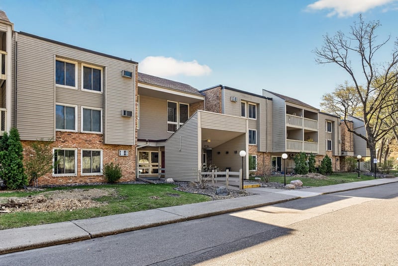 4045 Hodgson Rd #211, Shoreview, MN 55126
