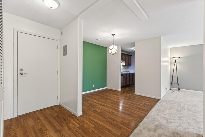 4045 Hodgson Rd #211, Shoreview, MN 55126