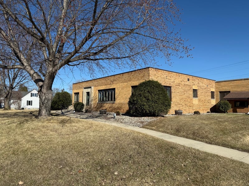 903 3rd St NE, Roseau, MN 56751