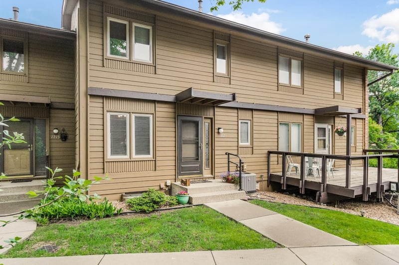 1217 Brighton Sq, New Brighton, MN 55112