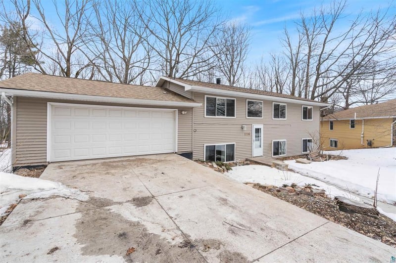 1206 Woodrich Cir, Duluth, MN 55811
