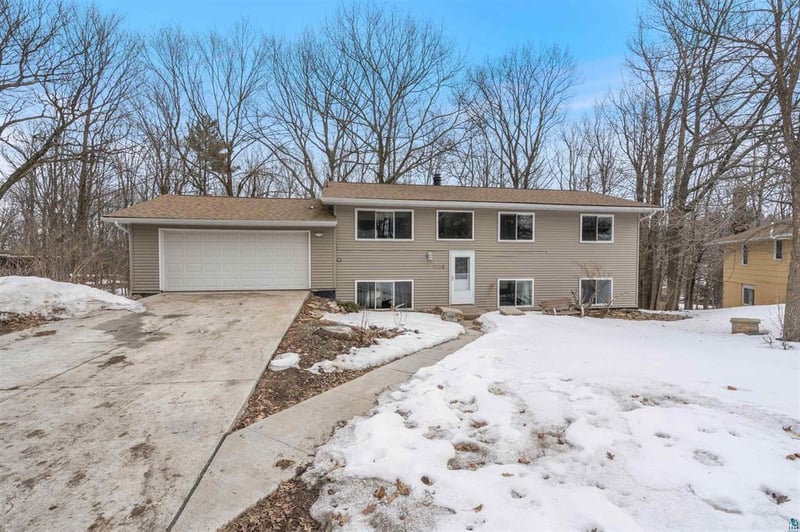 1206 Woodrich Cir, Duluth, MN 55811