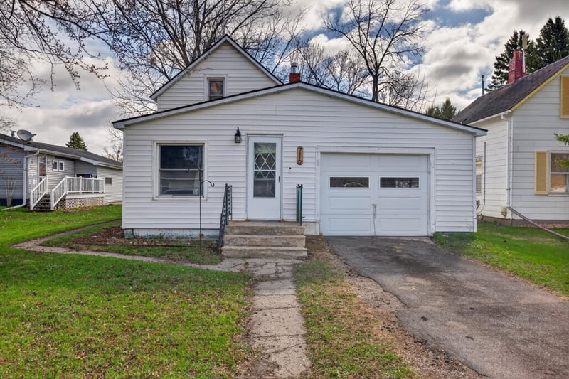 716 2nd St, Hawley, MN 56549