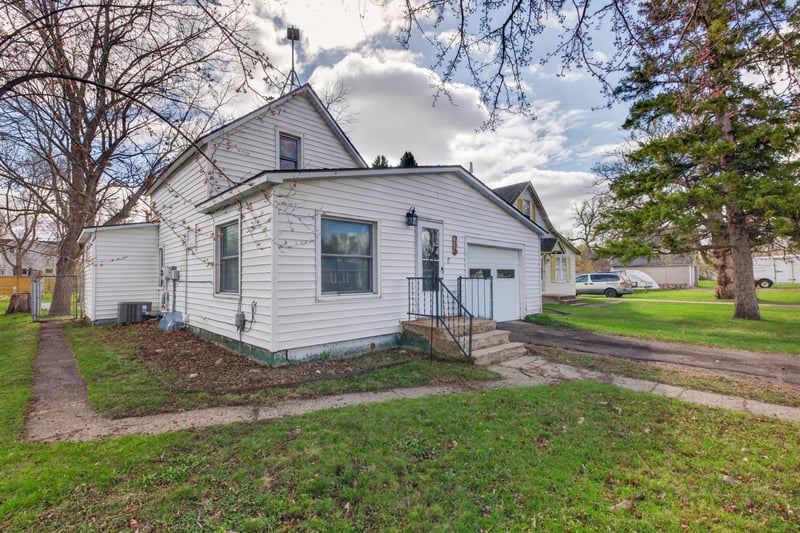 716 2nd St, Hawley, MN 56549