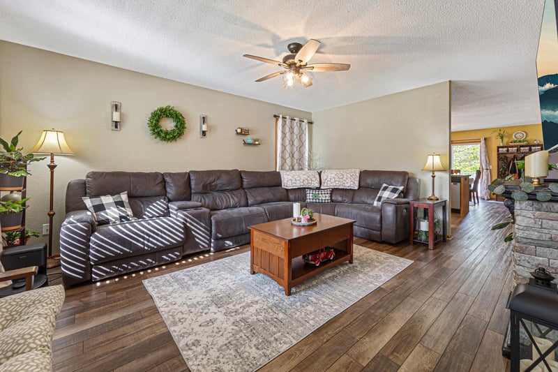 2114 York St, Saint Peter, MN 56082