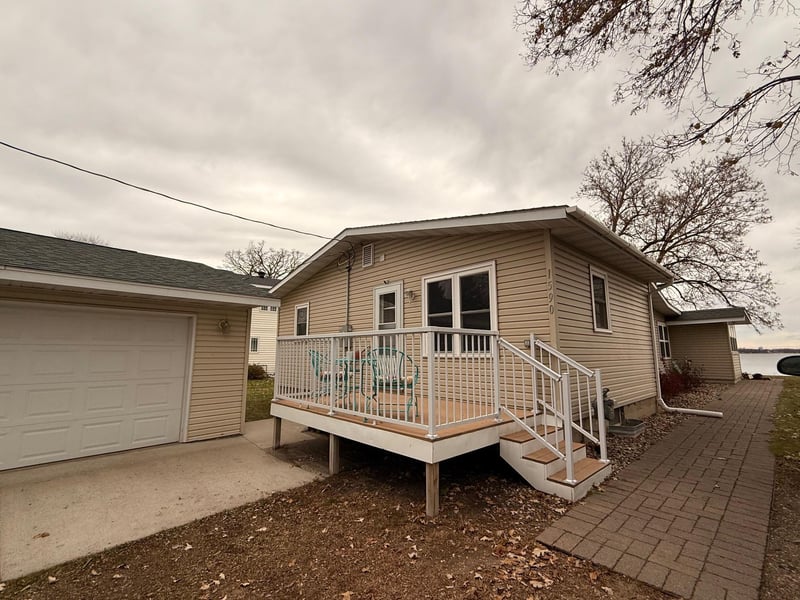 1590 W Lake Dr, Detroit Lakes, MN 56501