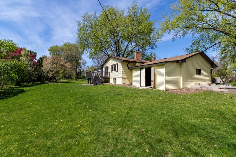 738 County Road B E, Maplewood, MN 55117
