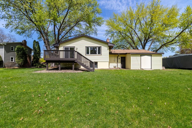738 County Road B E, Maplewood, MN 55117