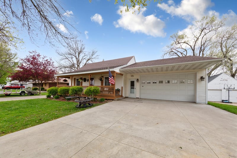 530 S 4th St, Le Sueur, MN 56058