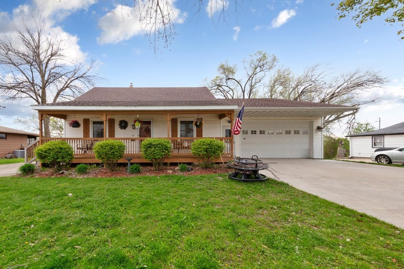 530 S 4th St, Le Sueur, MN 56058