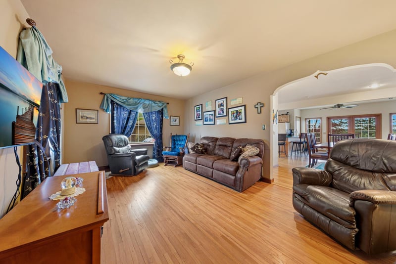 530 S 4th St, Le Sueur, MN 56058