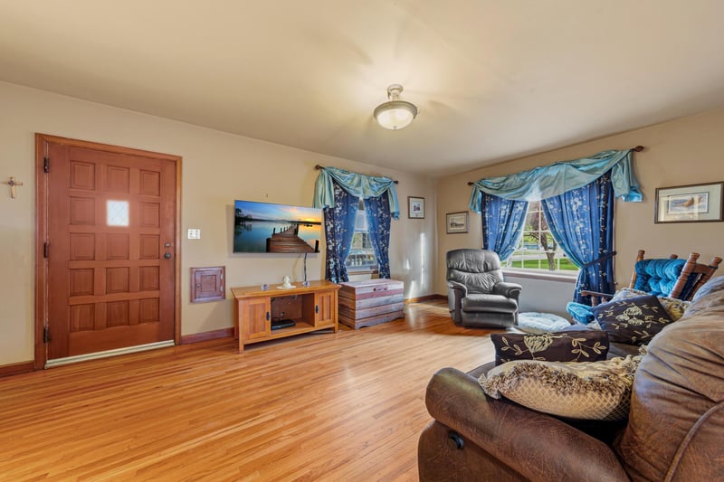 530 S 4th St, Le Sueur, MN 56058