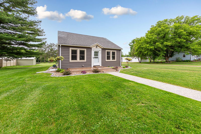 111 Joy Ave SW, Madelia, MN 56062