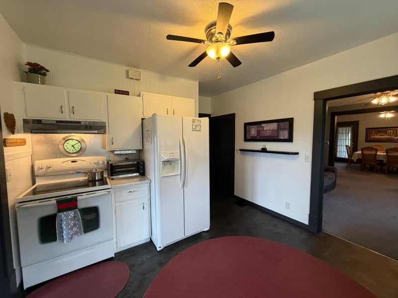 312 W Luverne St, Magnolia, MN 56158