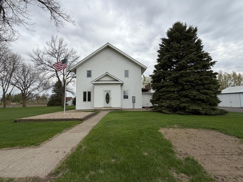 312 W Luverne St, Magnolia, MN 56158