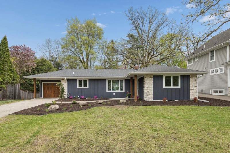 125 Oakwood Rd, Hopkins, MN 55343