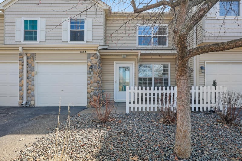 1888 Wildflower Ct, Shoreview, MN 55126
