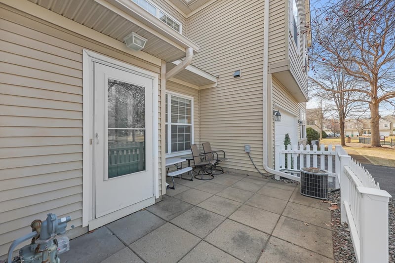 1888 Wildflower Ct, Shoreview, MN 55126