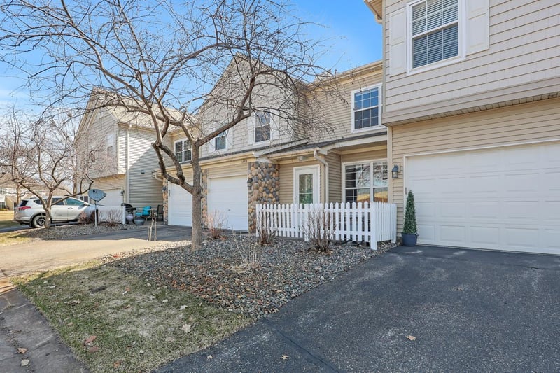 1888 Wildflower Ct, Shoreview, MN 55126