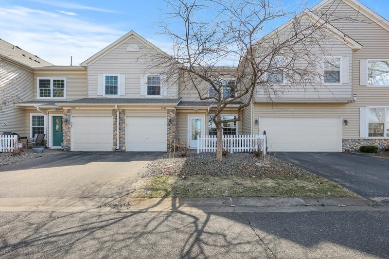 1888 Wildflower Ct, Shoreview, MN 55126
