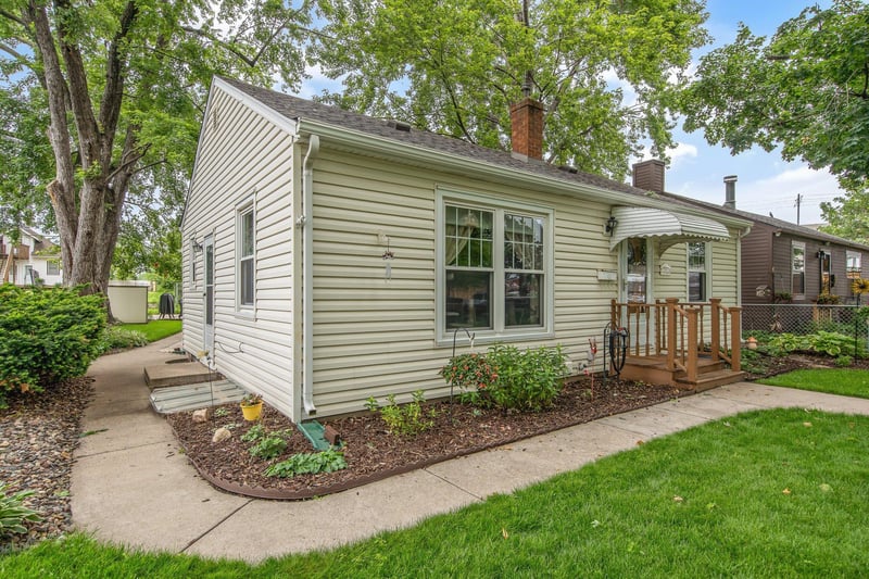 14 Jackson Ave S, Hopkins, MN 55343
