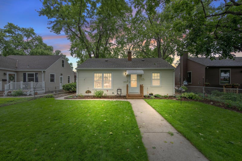 14 Jackson Ave S, Hopkins, MN 55343